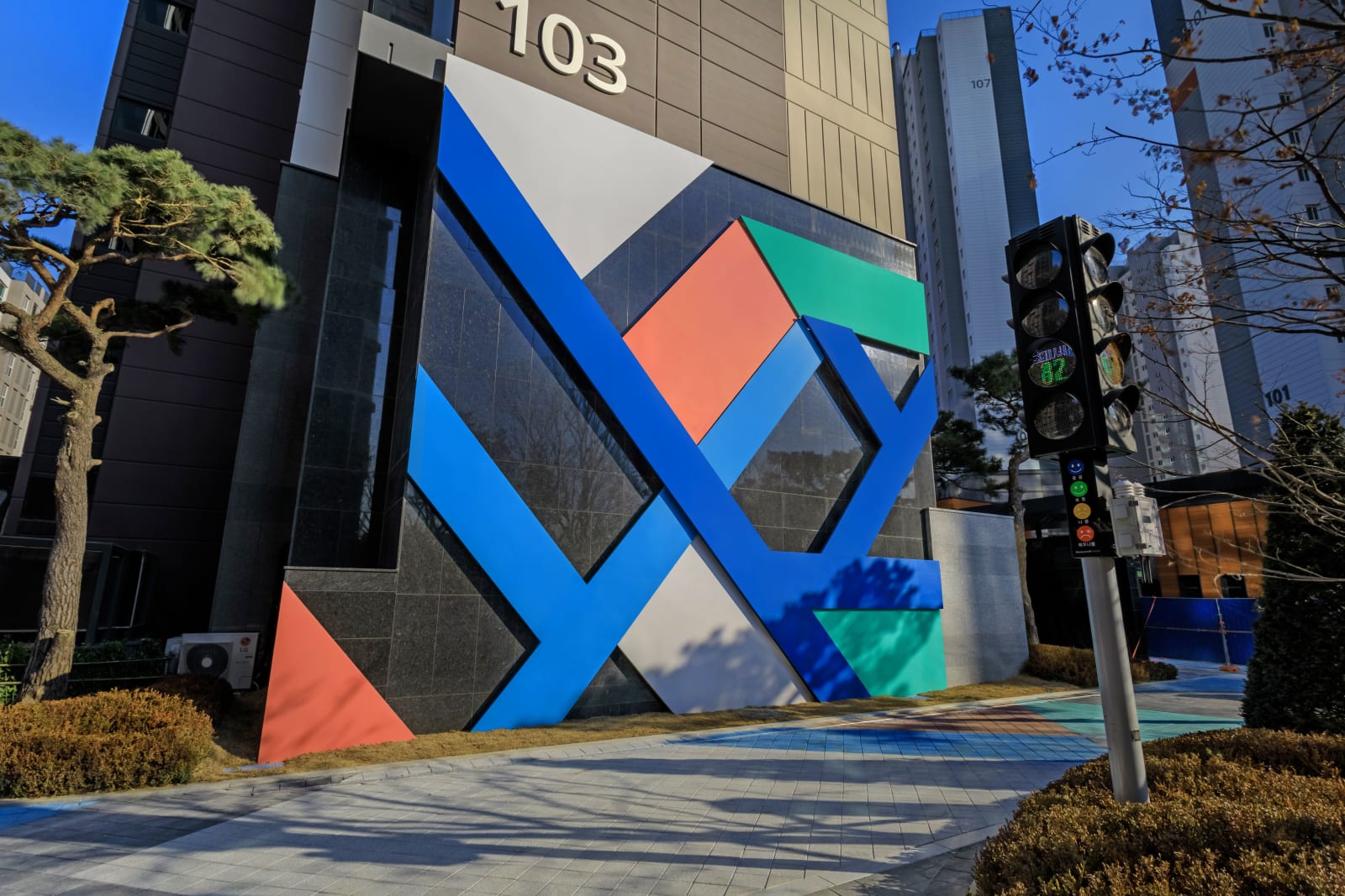 CROSSING MT DAEMO, WALL, 2020