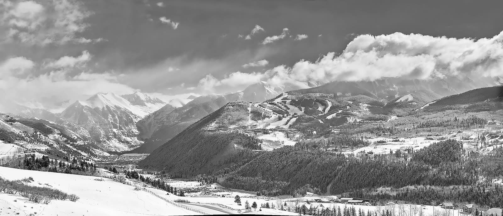 Ryan Bonneau, Monochrome Majesty