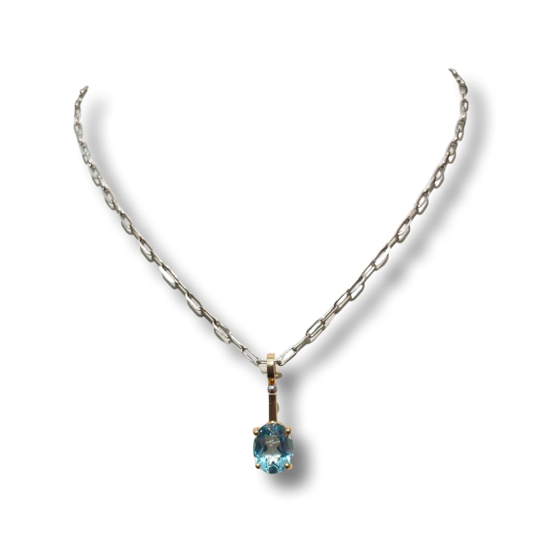 Lauren Chisholm, Blue Topaz Oval Short 14k 18kw