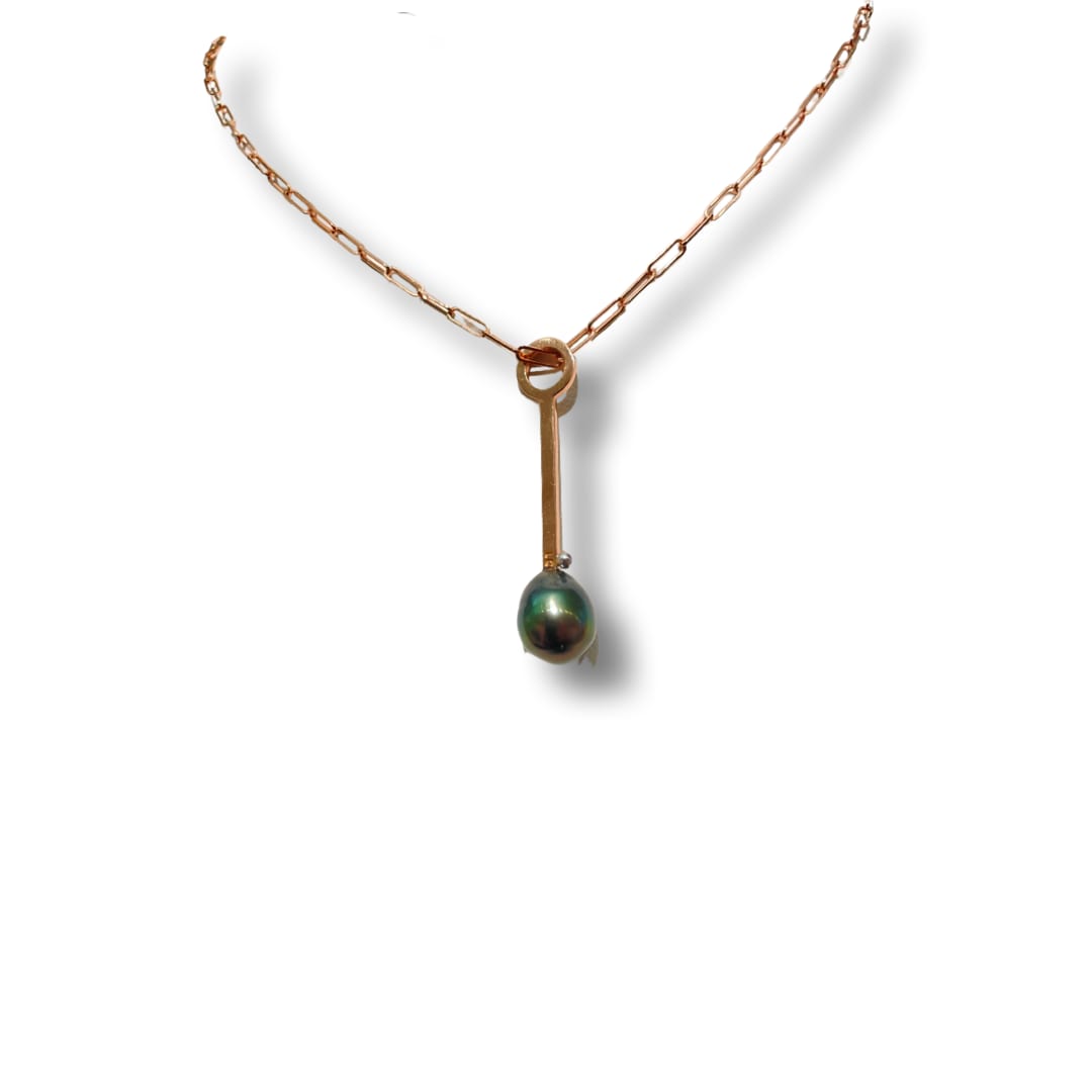 Lauren Chisholm, Dark Emerald Peacock Pearl, Medium Charm, 14kr, 18kw