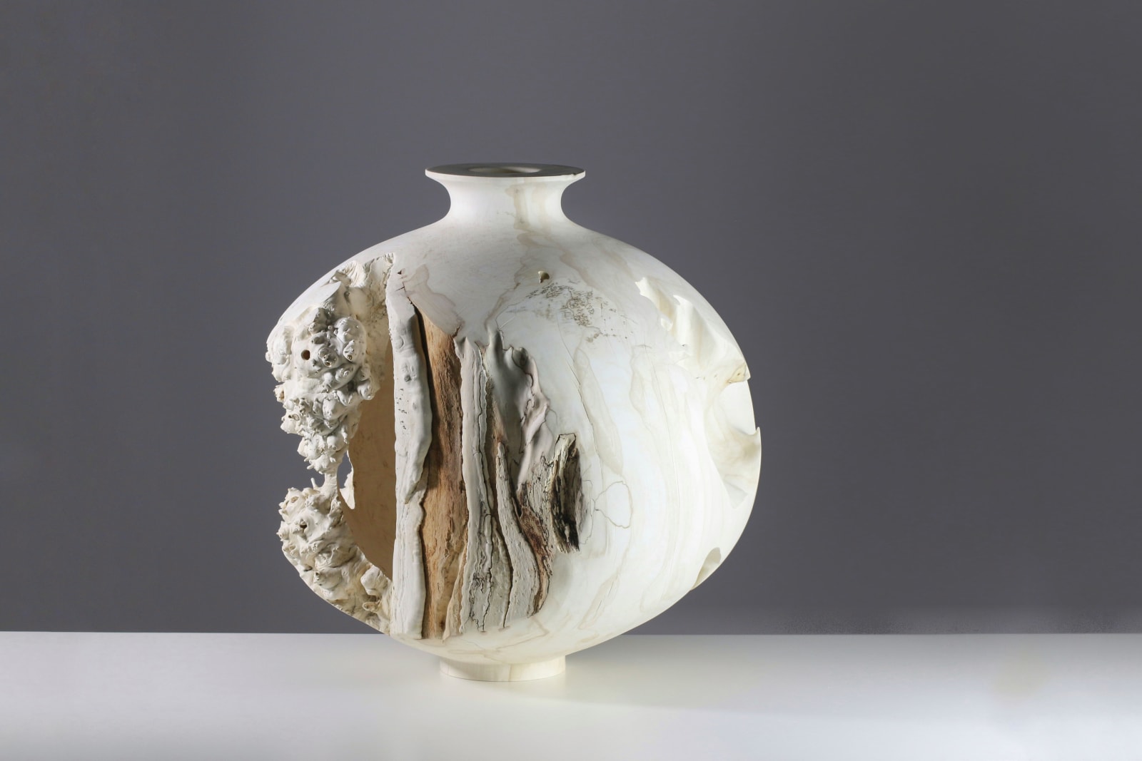 Eleanor Lakelin, Lidded Vessel #2, 2025