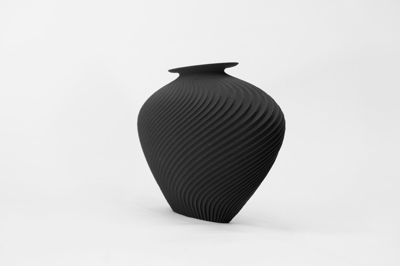Gareth Neal, SiO2 Flat Vessel (Medium), 2020