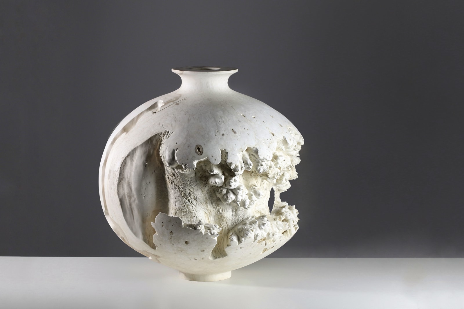 Eleanor Lakelin, Lidded Vessel #2, 2025