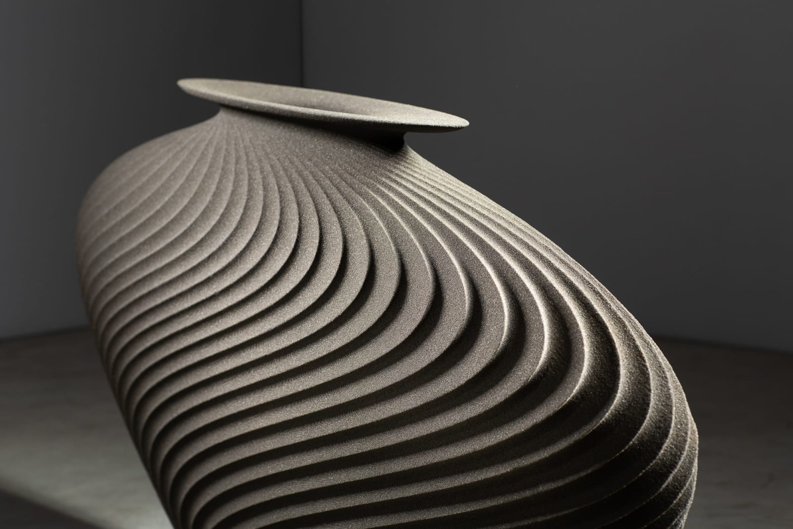 Gareth Neal, SiO2 Flat Vessel (Medium), 2020