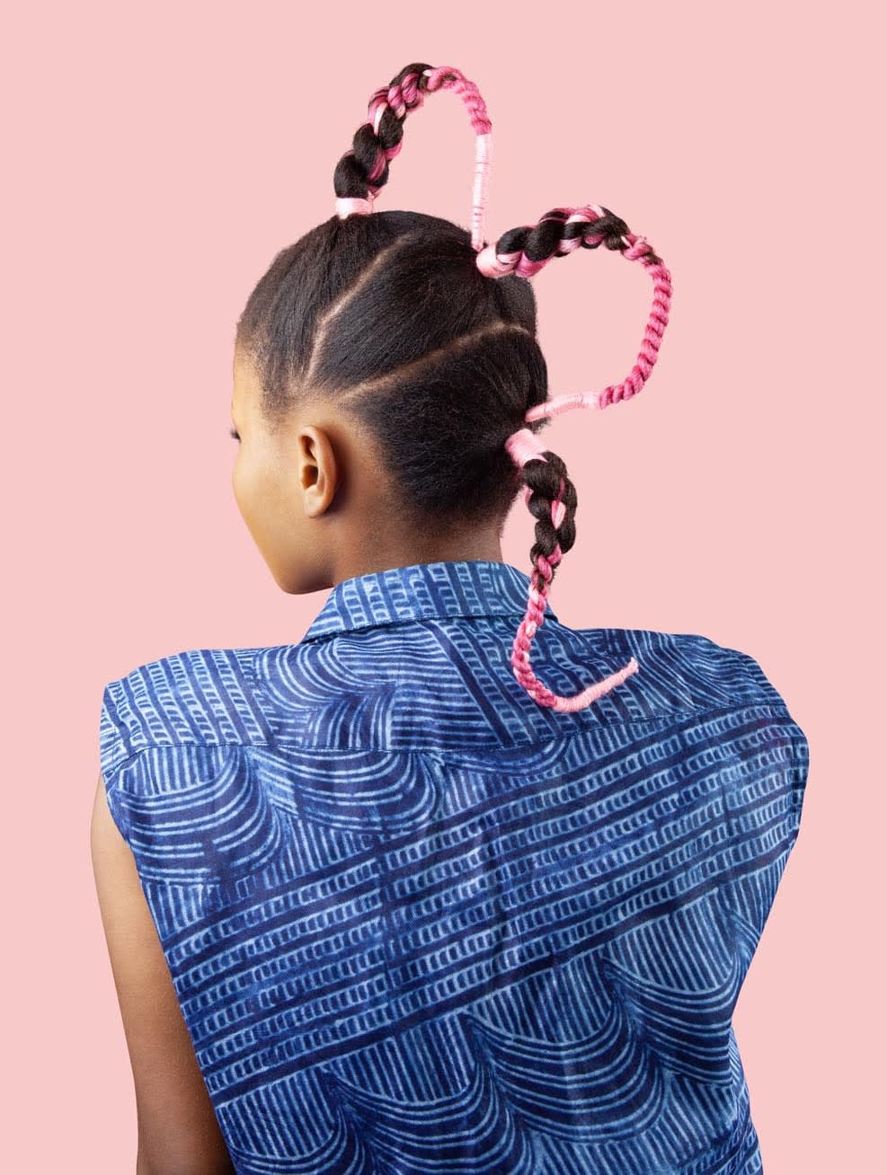 Medina Dugger, Pink Sunglasses de la série CHROMA: une ode à J.D. ‘Okhai Ojeikere’, 2017