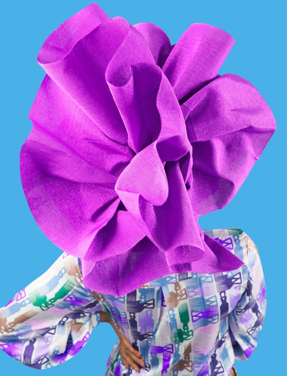 Medina Dugger, Fuchsia Gele de la série CHROMA: une ode à J.D. ‘Okhai Ojeikere’, 2017