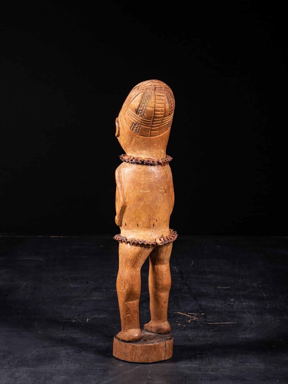 Very Early lightwood Male Statue with Snake Vertebrae Belt and Necklace. Mangbetu People, DR Congo, first half 20th C
