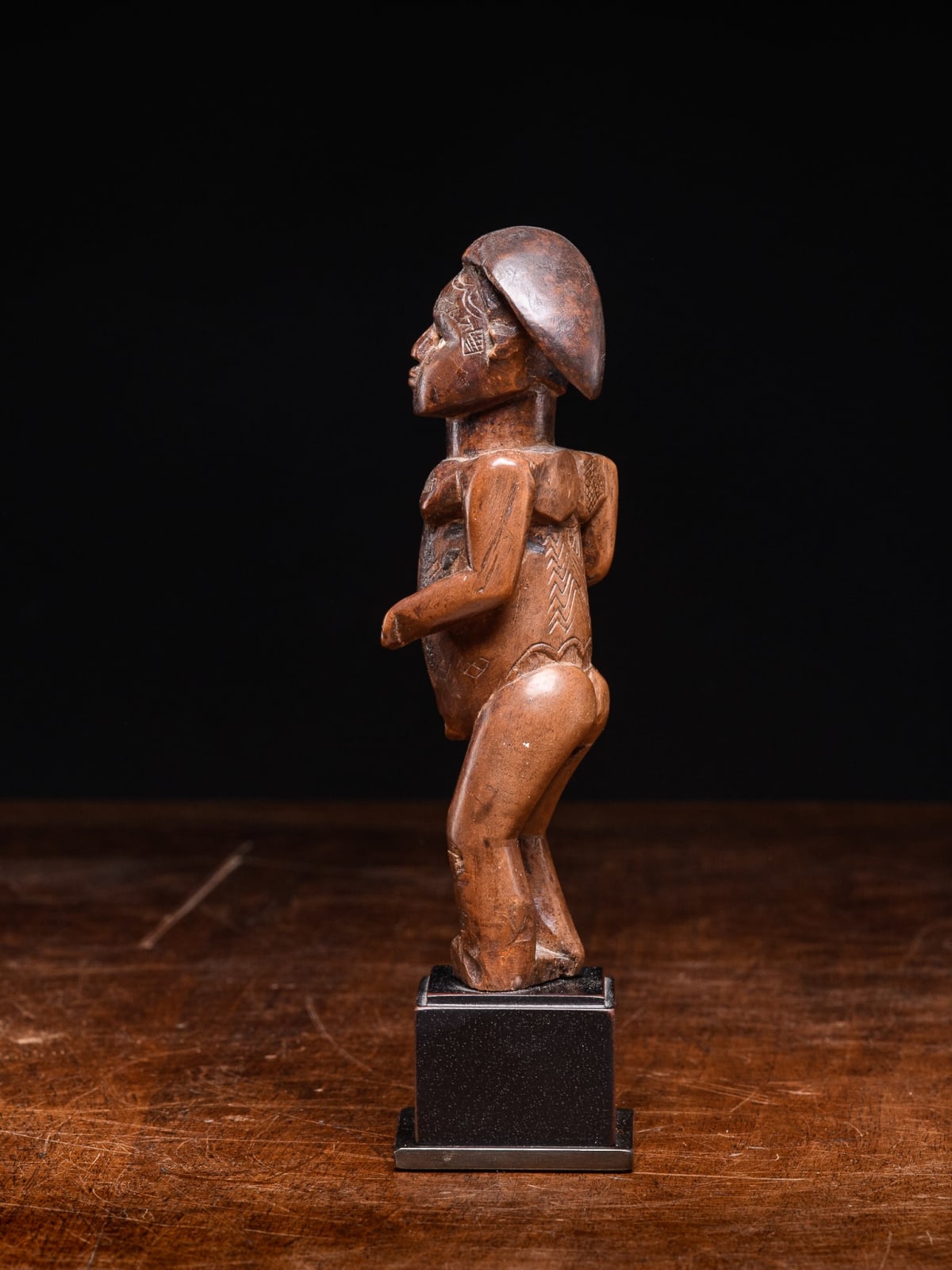 Bwende Standing Statue with scarified body, DRC, 1st half 20th Century