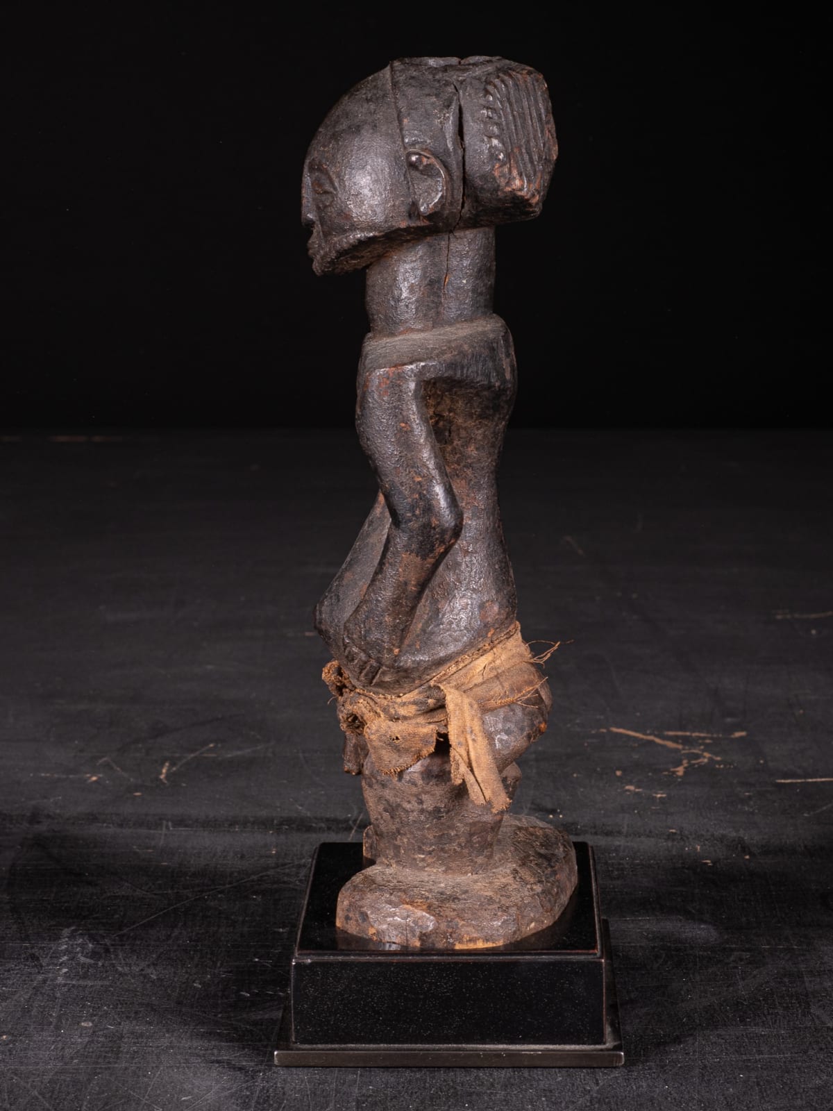Commemorative Ancestor Singit Statue of a Chief, Hemba People, DR Congo, first half 20th C