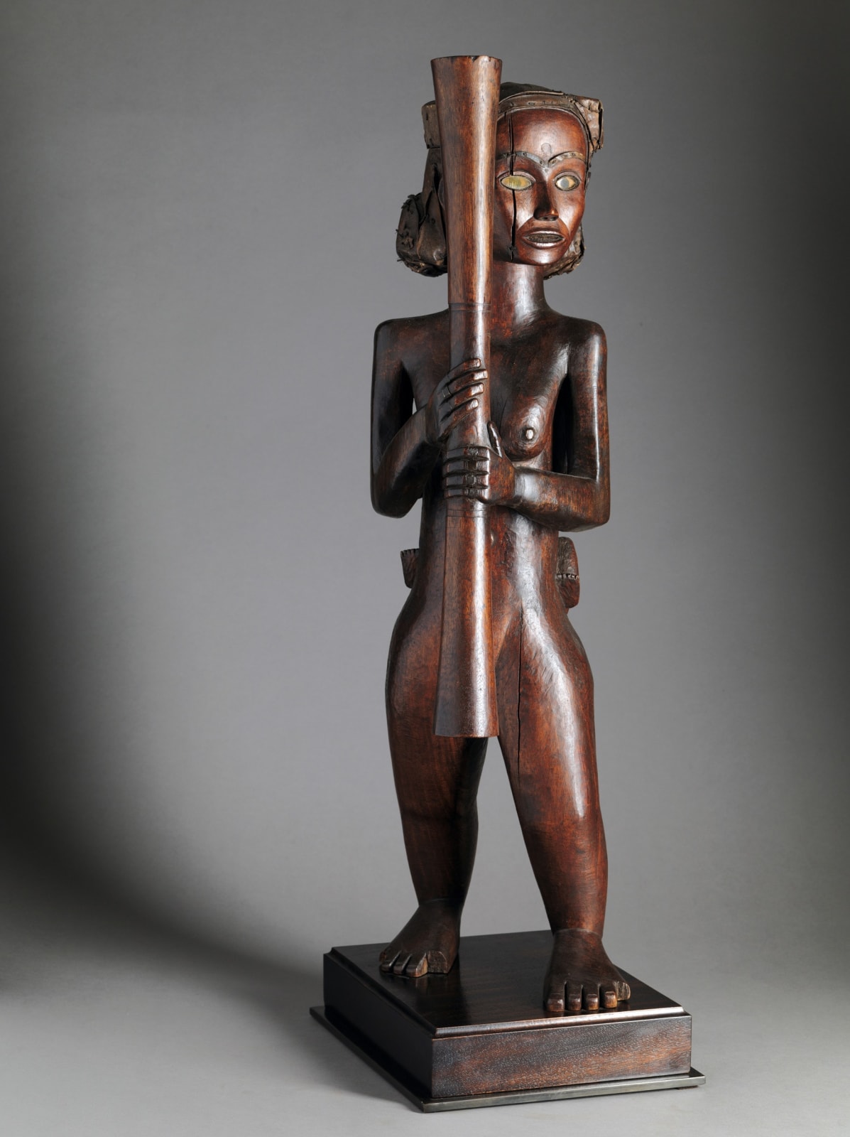 Mabea Fang Mother with Child statue, 1st half 20th Century
