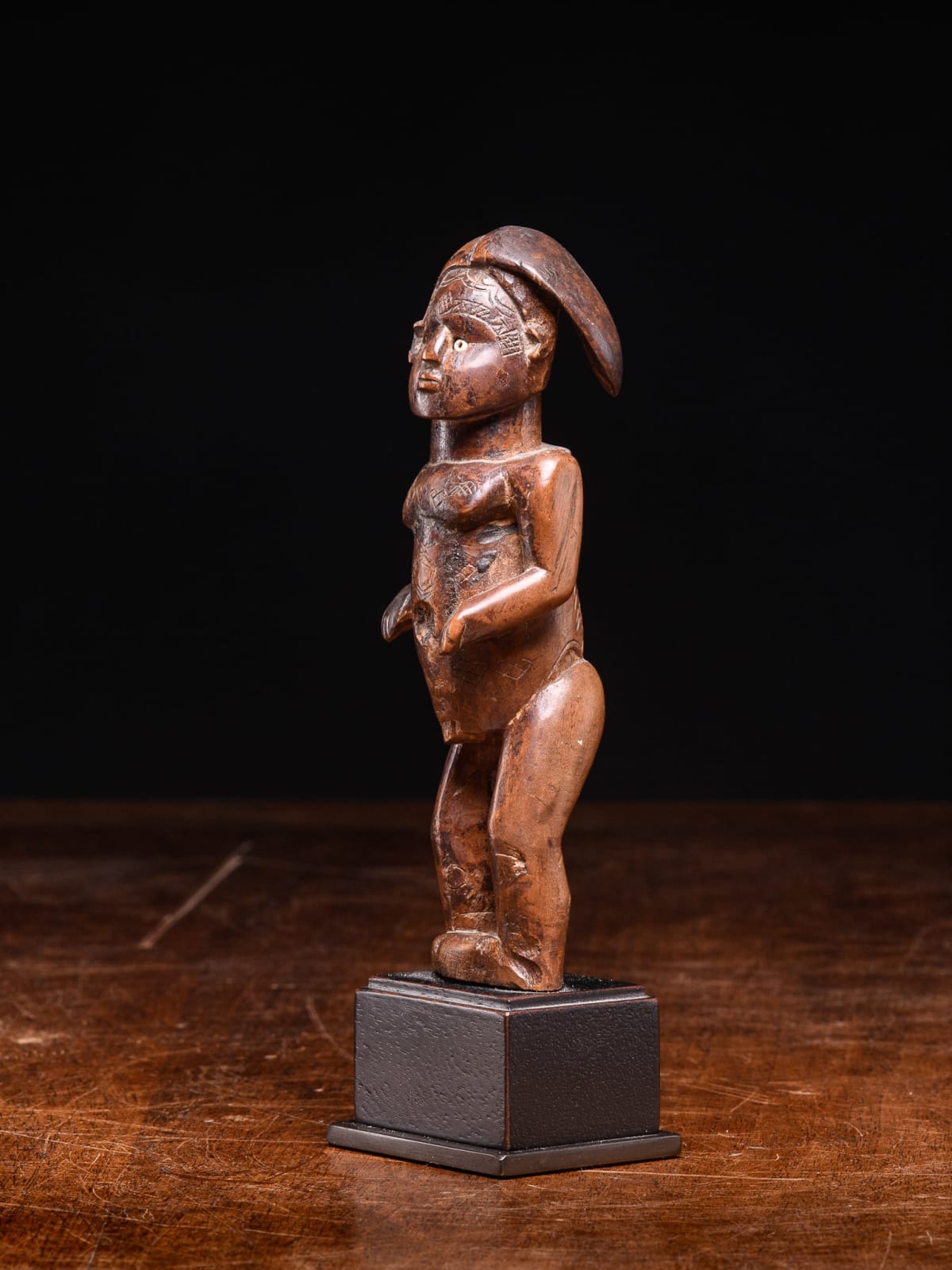 Bwende Standing Statue with scarified body, DRC, 1st half 20th Century