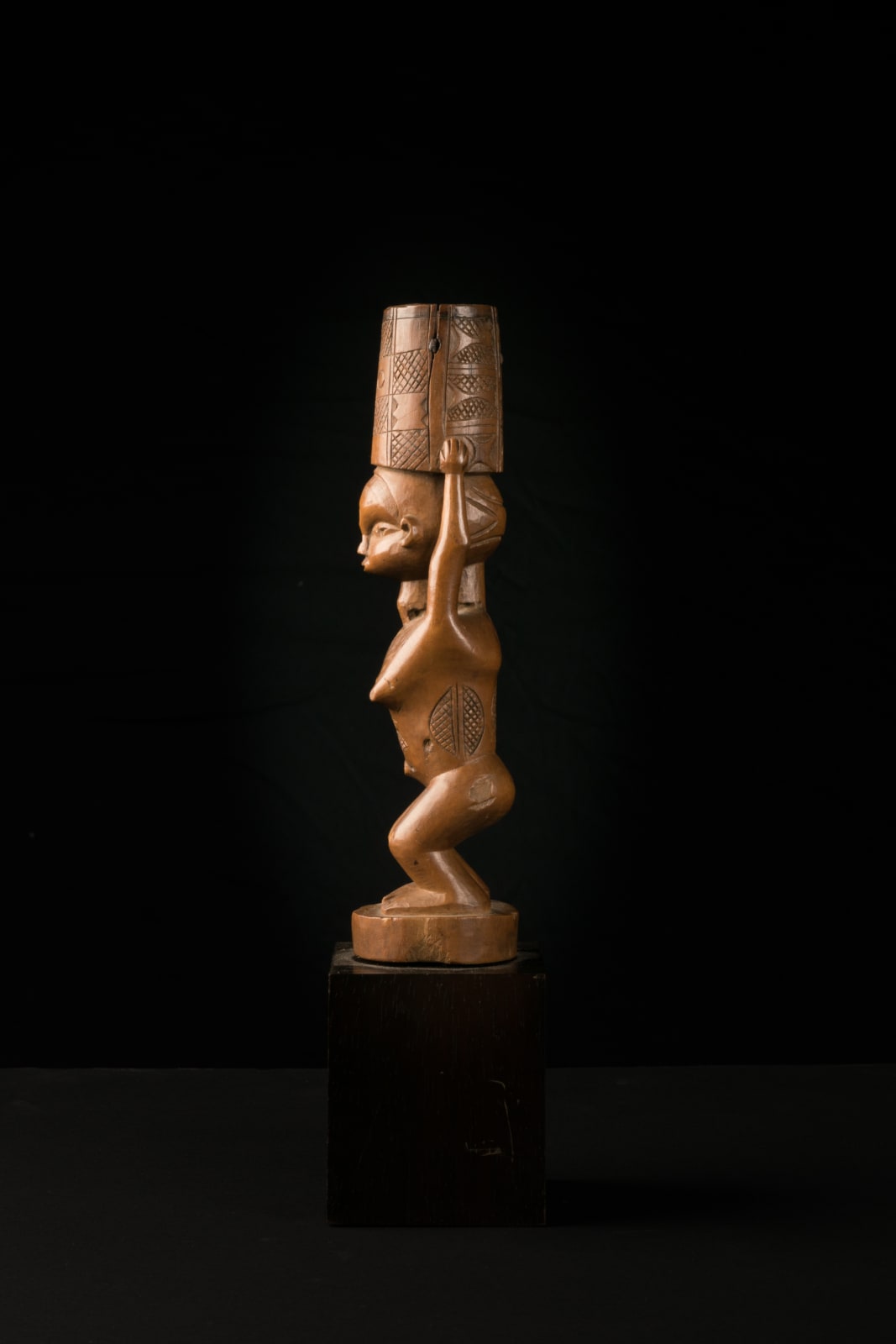 Dondo Flywhisk Handle sculptured in the form of an Ancestorial woman, DRC, 1st half 19th Century