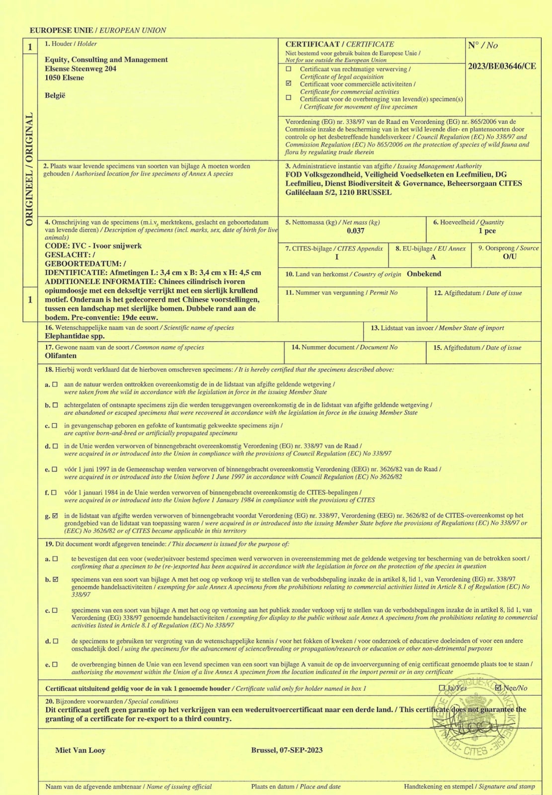 Chinese Opium Box in Ivory with Engraved Decoration, 19th Century