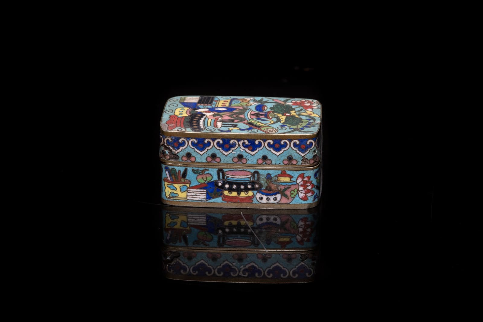 Old Chinese Opium Box in Cloisonné Enamel, decorated with Vases and Flowers., 19th Century