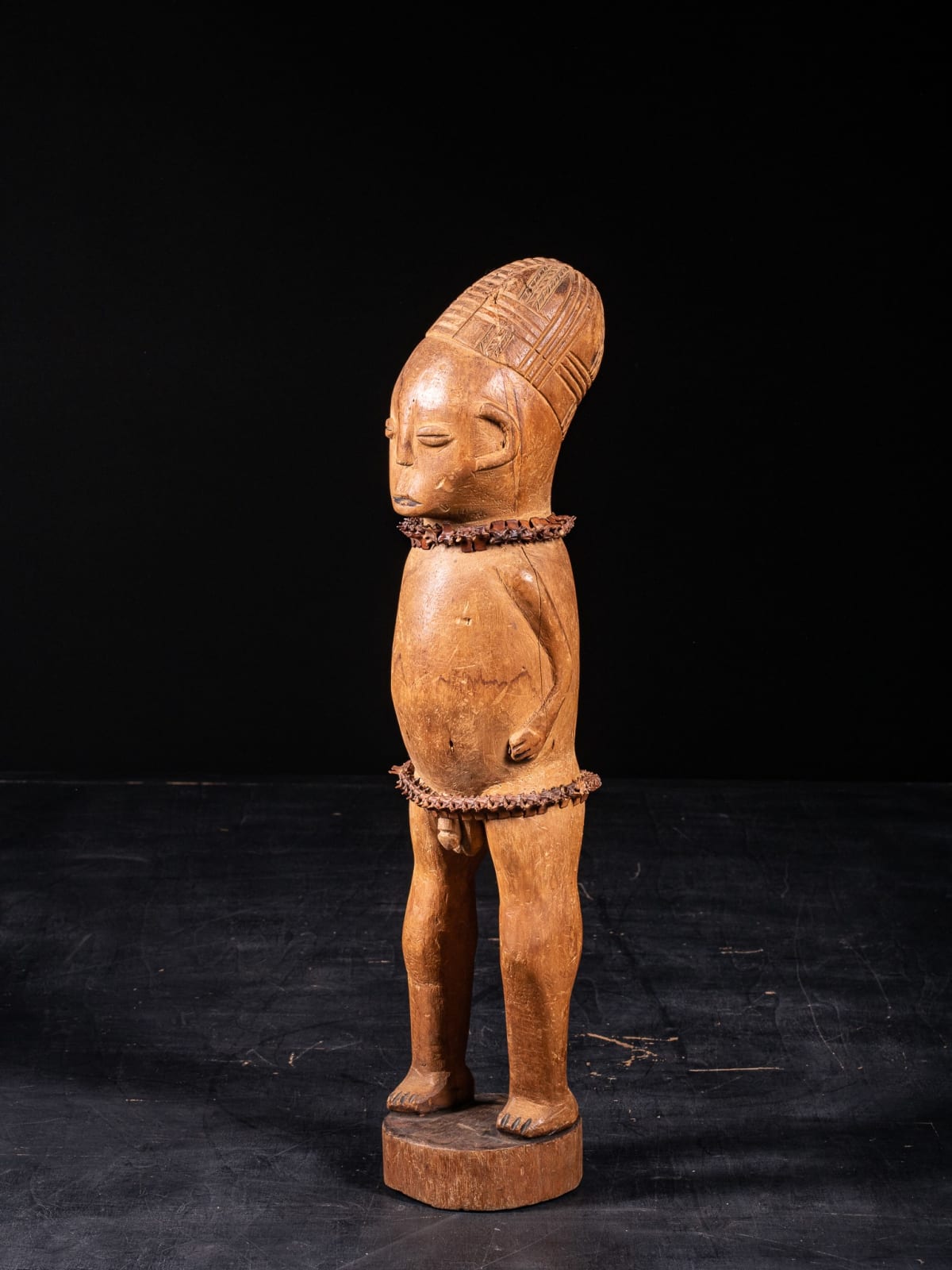 Very Early lightwood Male Statue with Snake Vertebrae Belt and Necklace. Mangbetu People, DR Congo, first half 20th C