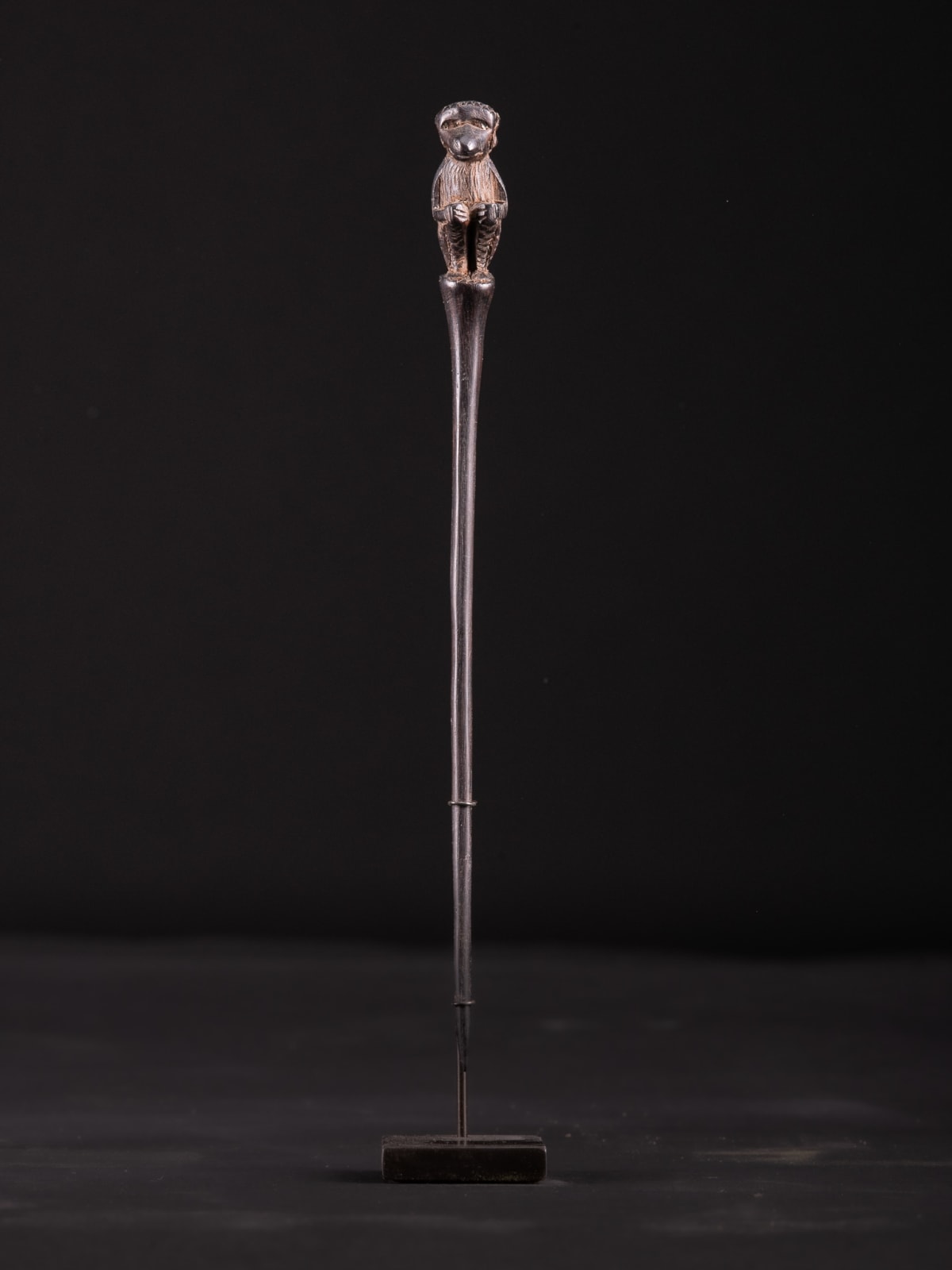 Tanzanian Wooden Hairpin ended with Sculptured Monkey, 1st half 20th Century