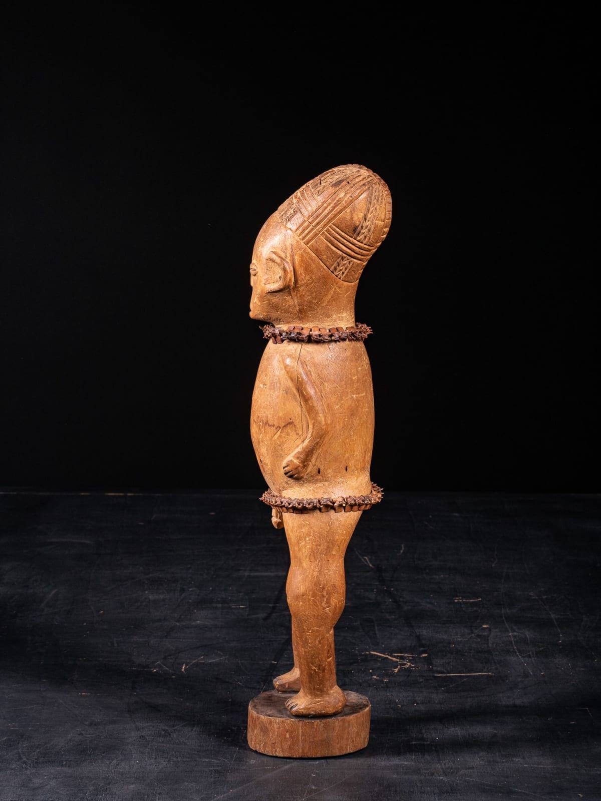 Very Early lightwood Male Statue with Snake Vertebrae Belt and Necklace. Mangbetu People, DR Congo, first half 20th C