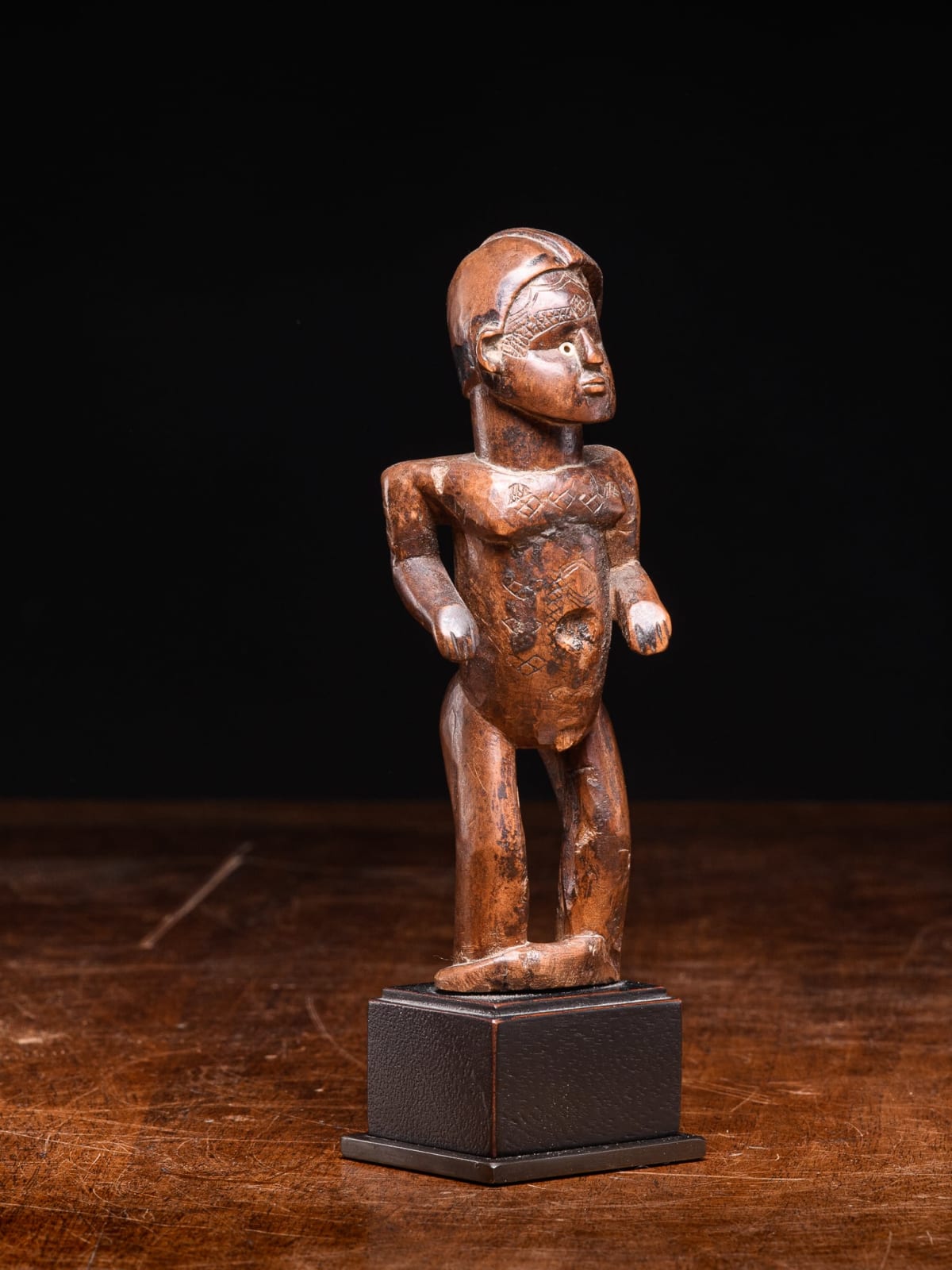 Bwende Standing Statue with scarified body, DRC, 1st half 20th Century