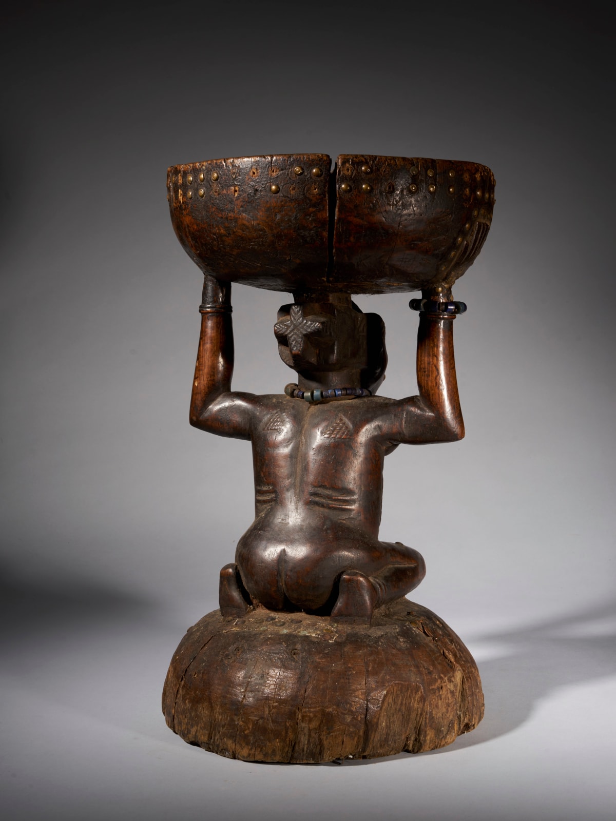 Massive and Robust Zela Caryatide Stool held by a Female sculpture covered with typical scarifications., first half 20th C