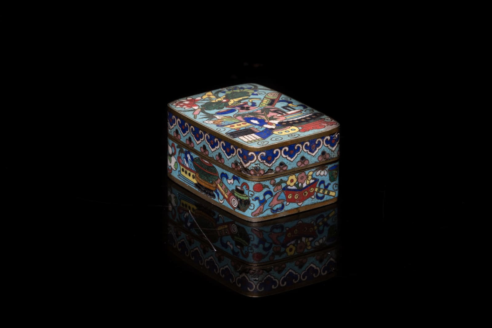 Old Chinese Opium Box in Cloisonné Enamel, decorated with Vases and Flowers., 19th Century