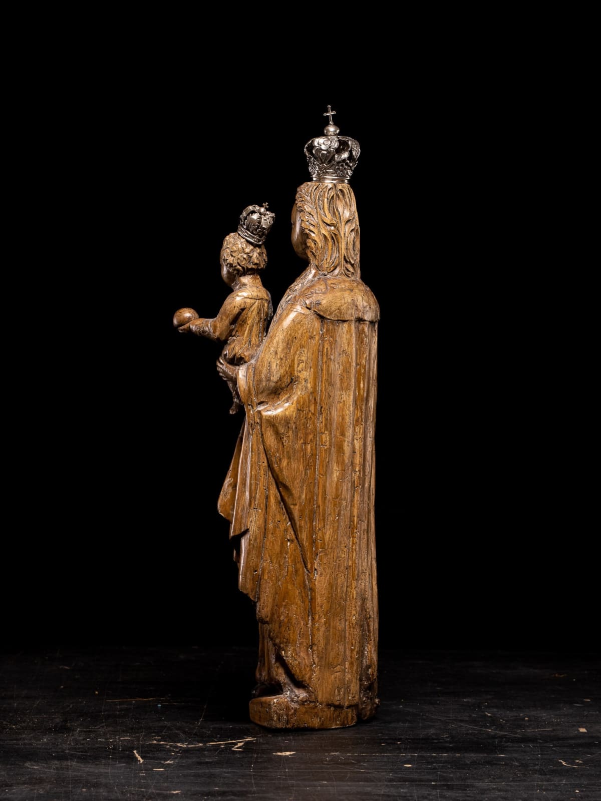 Mechelen Doll with letter M carved in the back. Some leftovers of polychrome, 16th Century