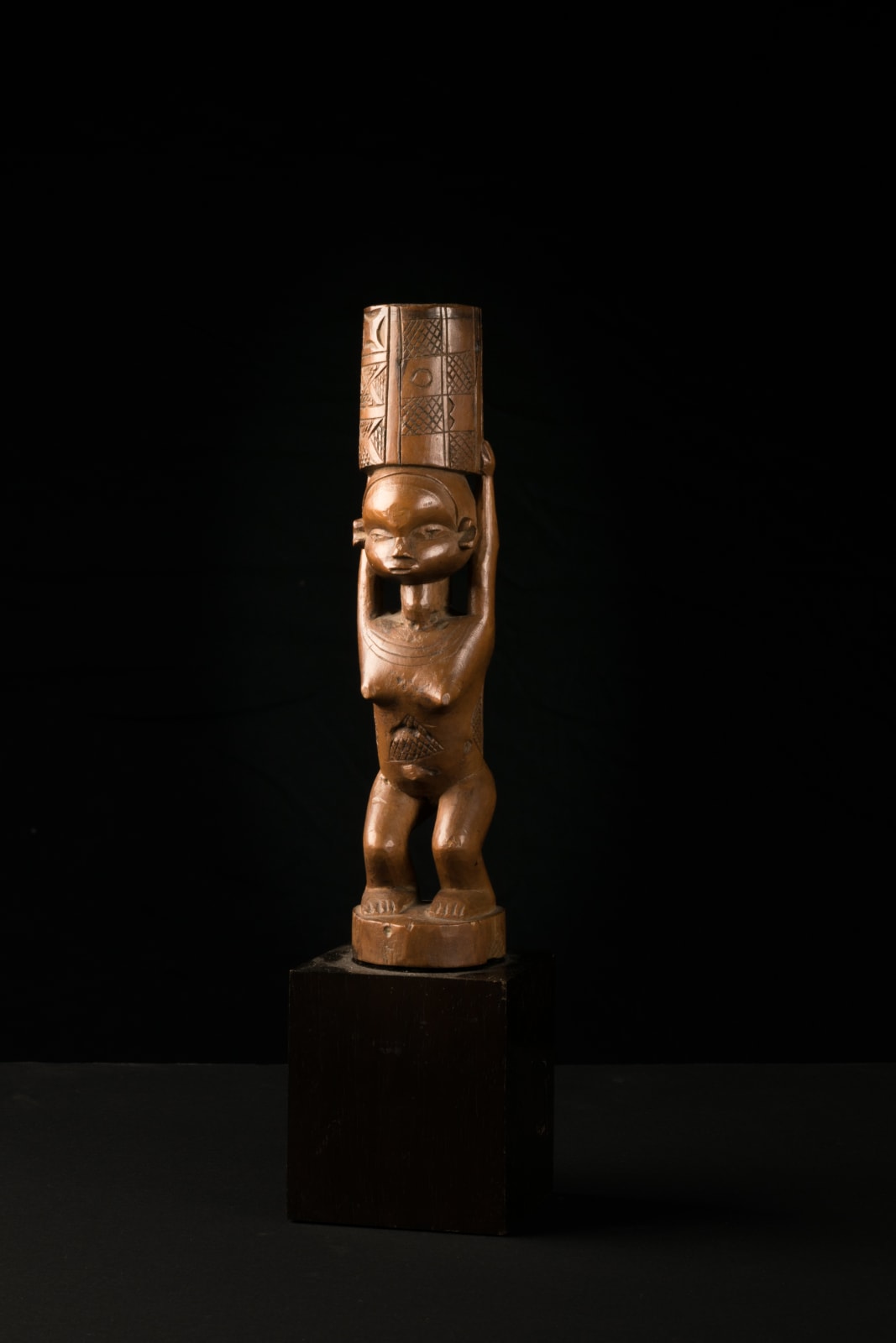 Dondo Flywhisk Handle sculptured in the form of an Ancestorial woman, DRC, 1st half 19th Century