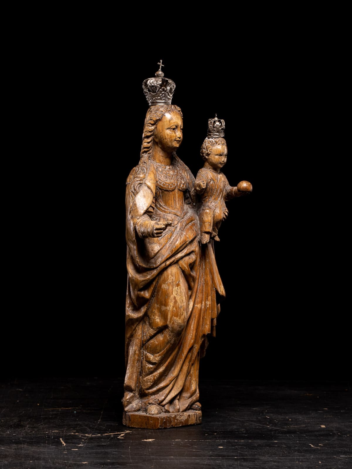 Mechelen Doll with letter M carved in the back. Some leftovers of polychrome, 16th Century