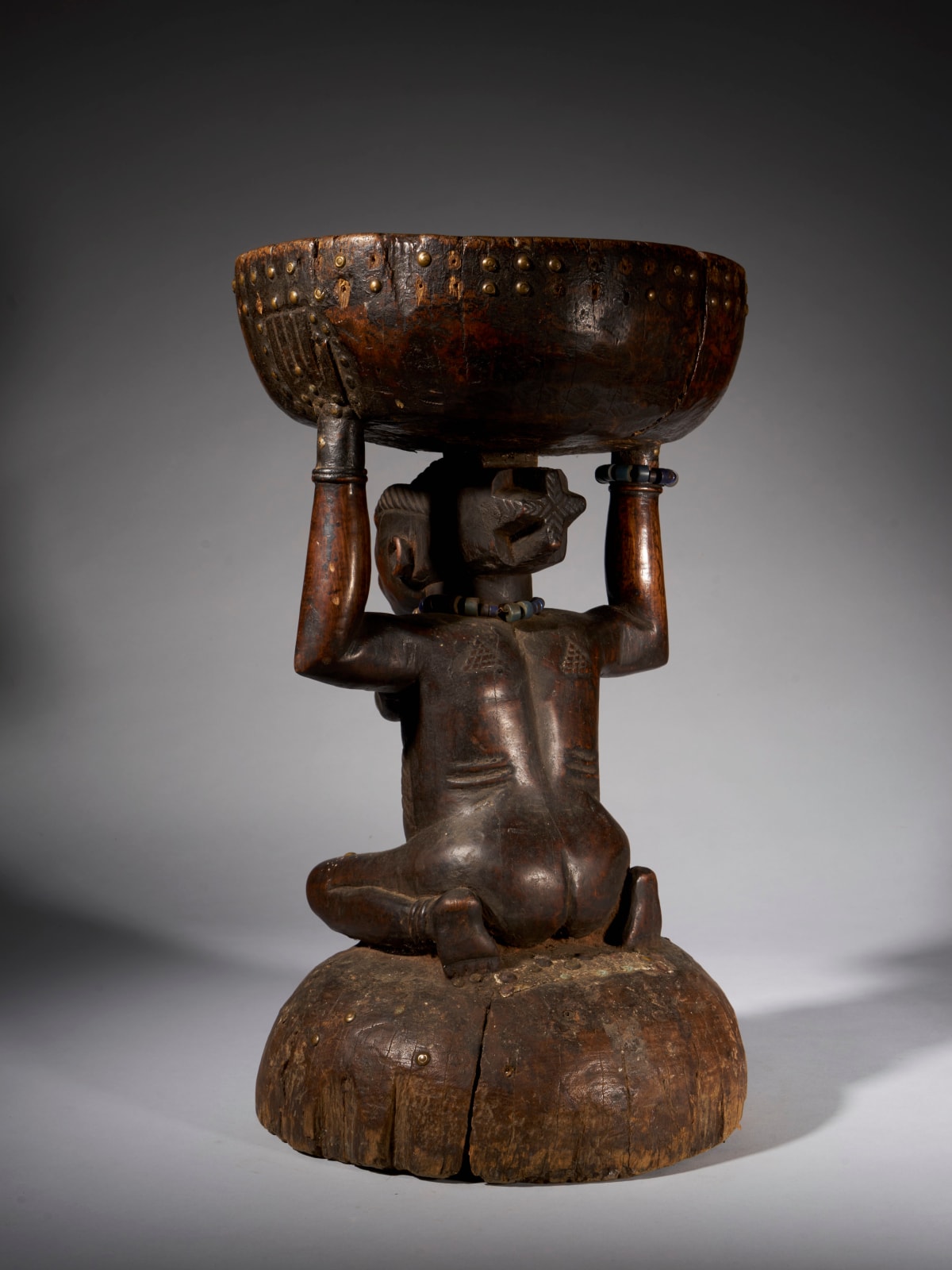 Massive and Robust Zela Caryatide Stool held by a Female sculpture covered with typical scarifications., first half 20th C