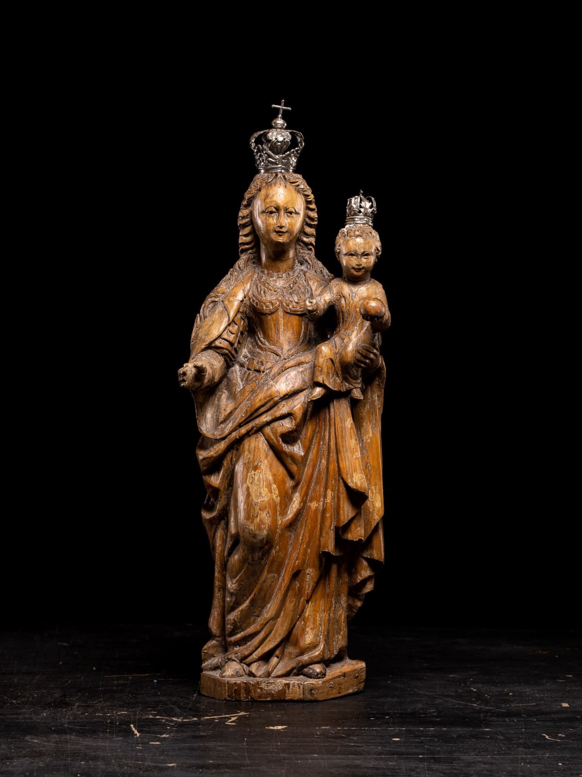 Mechelen Doll with letter M carved in the back. Some leftovers of polychrome, 16th Century