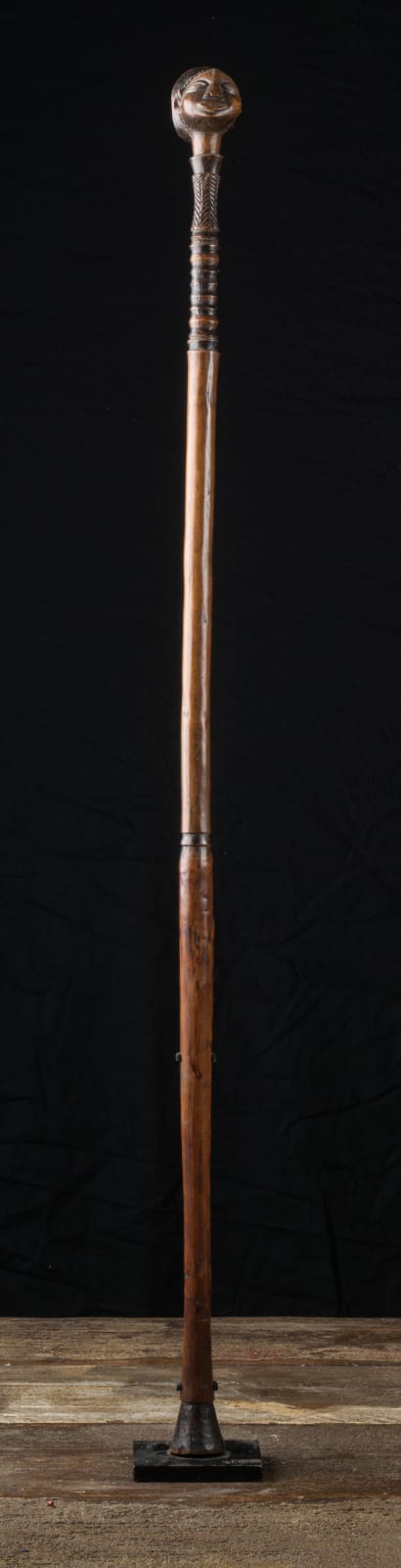Luba Chef's cane-head finial with a face of generous proportions and intense expression, DRC, 1st half 20th Century