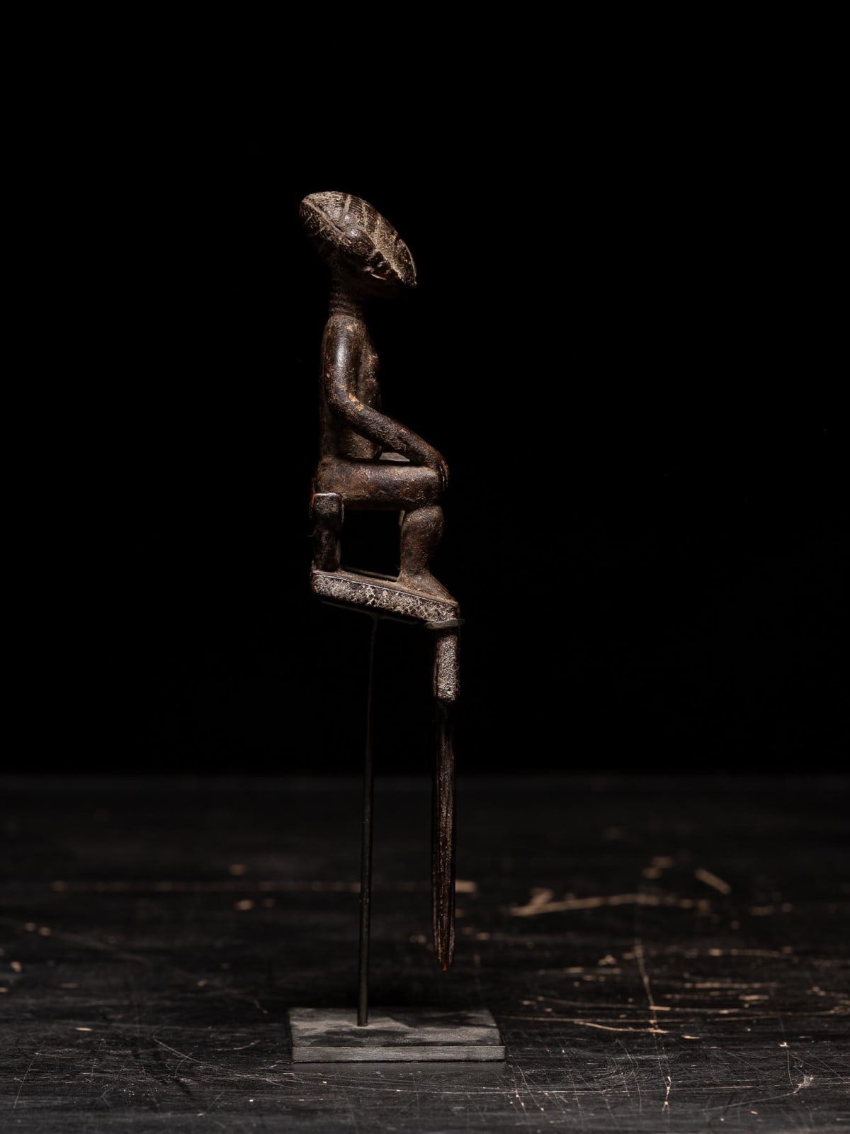 Ashanti Comb representing Female sitting Figure, Ghana, 1st half 20th Century