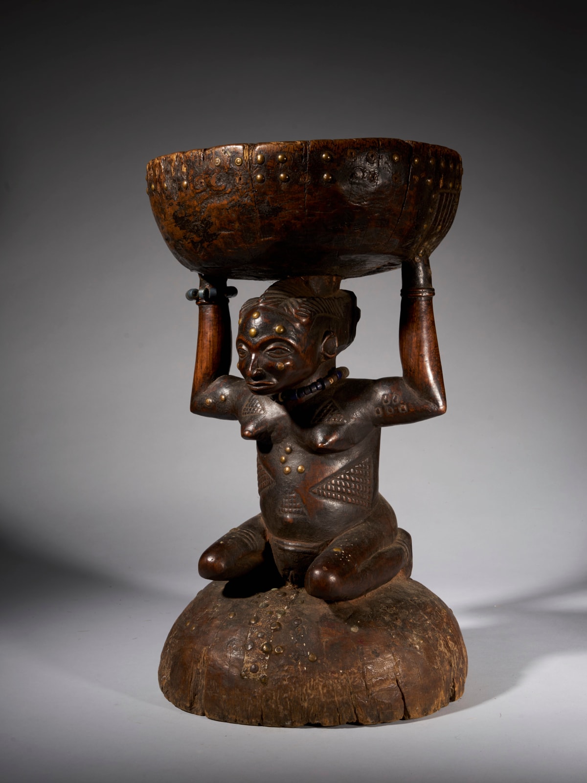 Massive and Robust Zela Caryatide Stool held by a Female sculpture covered with typical scarifications., first half 20th C