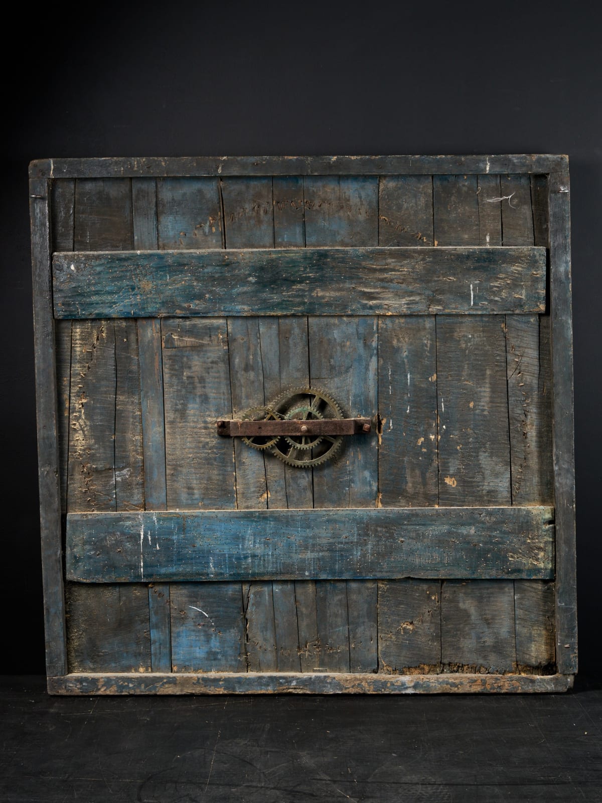 Clock on a Polychromed panel with leftover of the mechanism in the back.Gilded hands fixed on a tin sheet., 1st half 19th Century