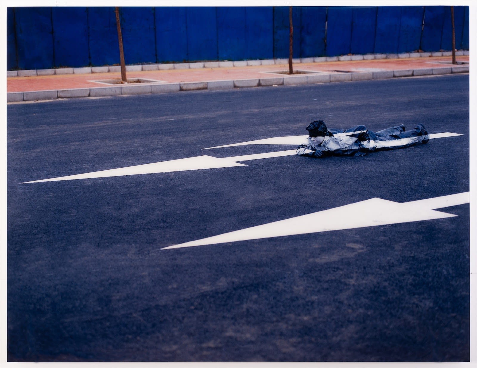 Liu Bolín, Hiding in the City, 2006