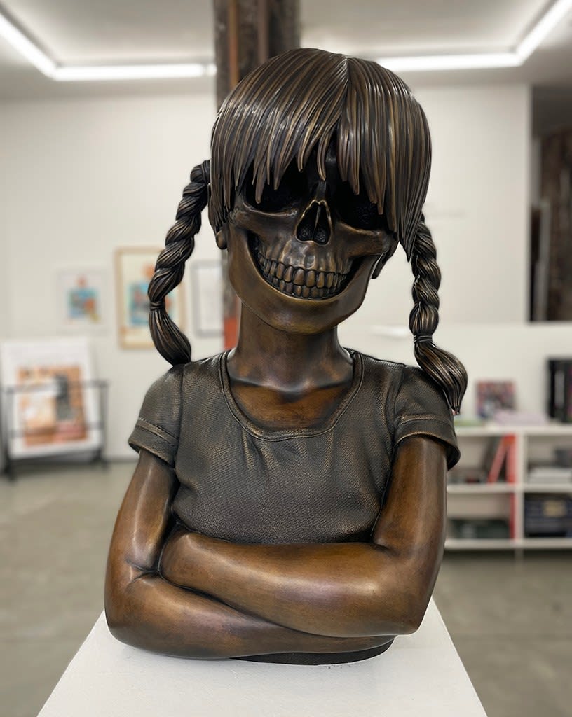 Bronze Sue Nami sculptur by Zoltron of a girl featuring a skull face