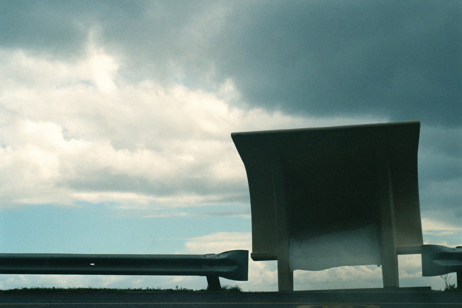 Cinthia Marcelle & Jean Meeran, Capa morada / Stay (Cape Town) from the series tecidos, 2003