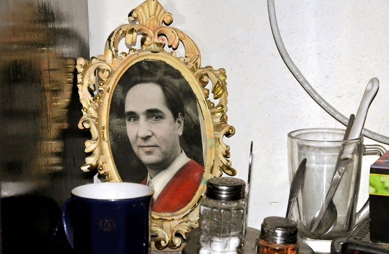 Artur Yakobov, Family album - Vitrine 4, 2008