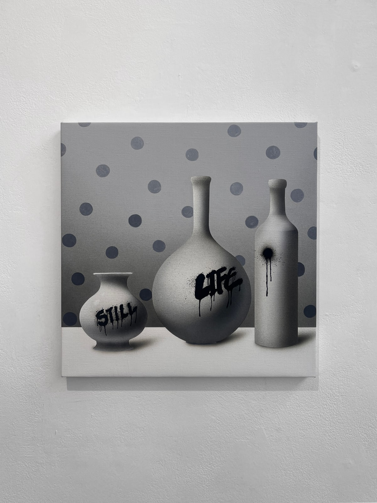 Yohta Matsuoka, Tags on white pots, 2024
