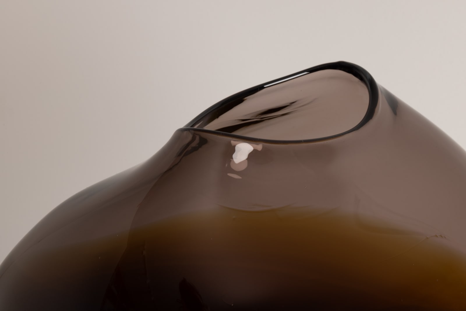 Michèle Oberdieck, Charcoal Amber Vessel