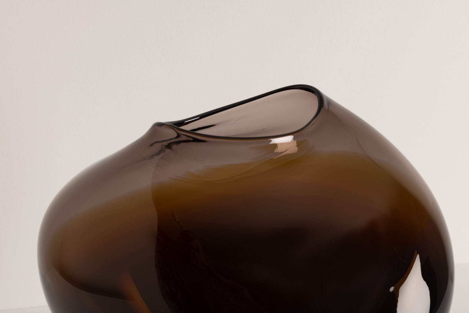 Michèle Oberdieck, Charcoal Amber Vessel