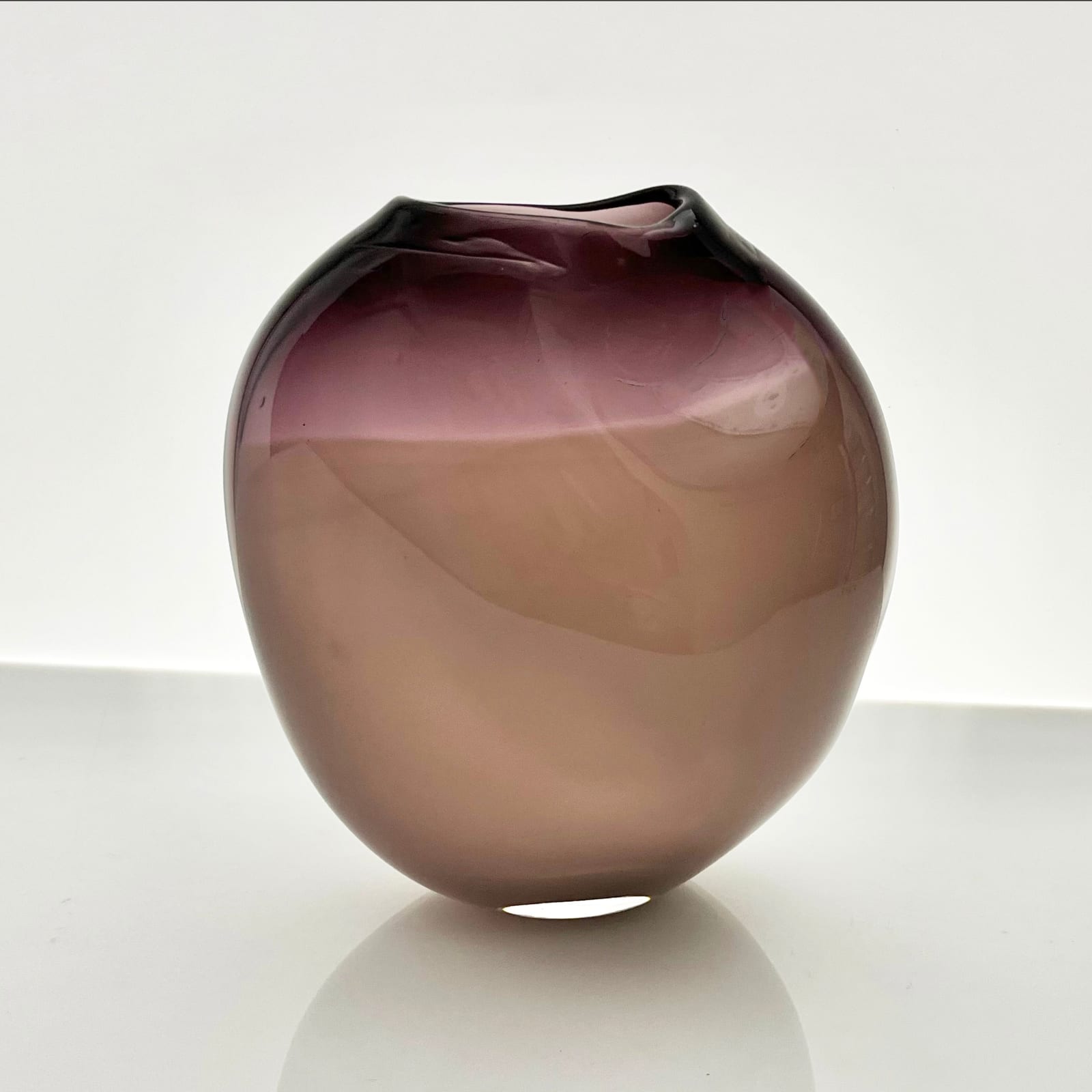 Michèle Oberdieck, Deep Aubergine Vessel