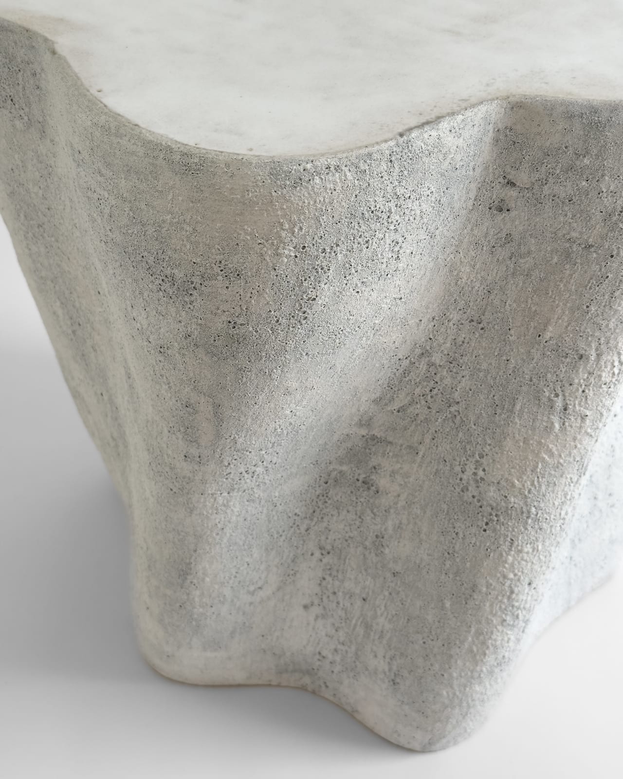 Natalia Engelhardt, Side Table n. 572