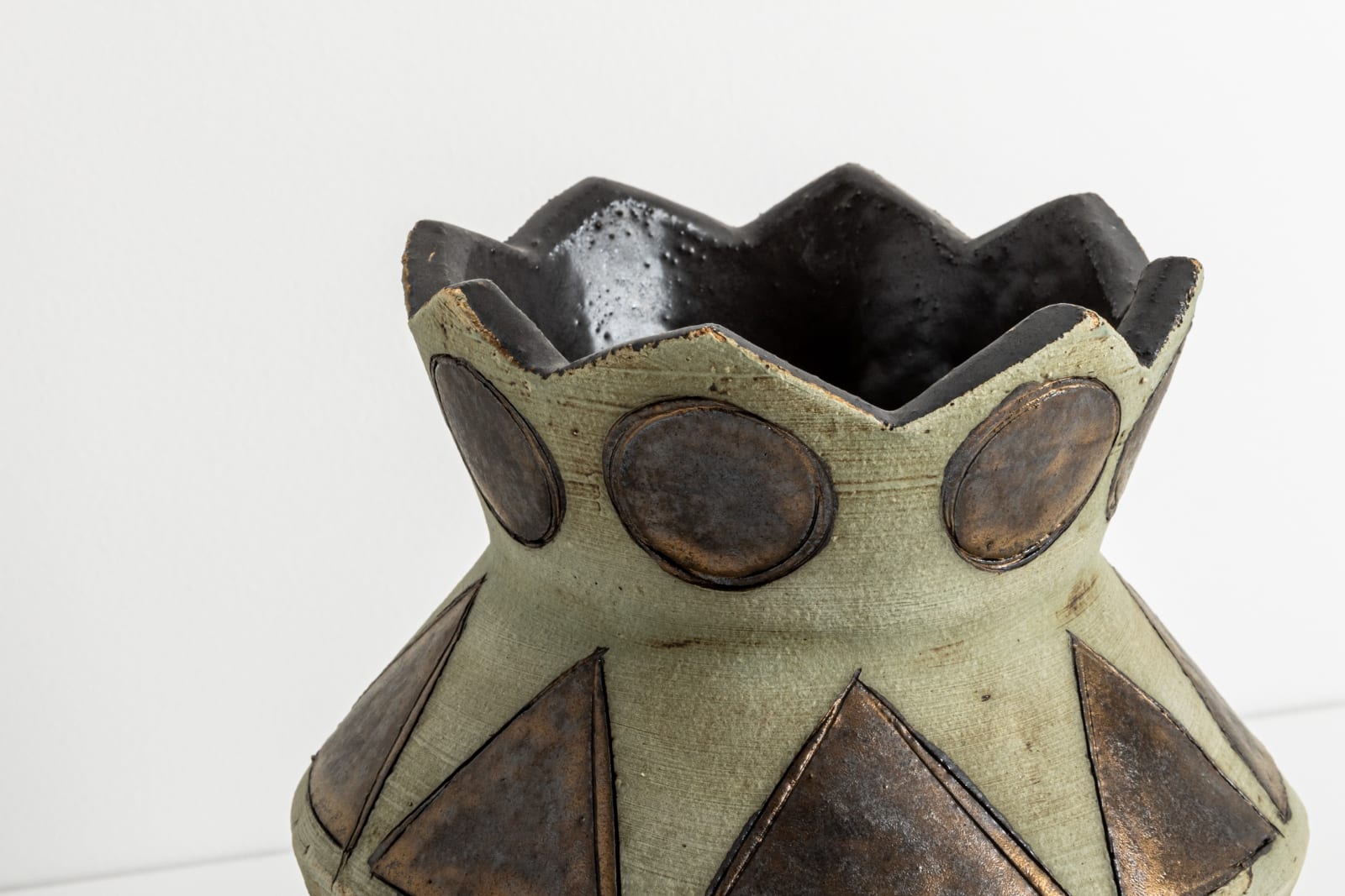 Christopher Maschinot, Sage Vessel with Bronze