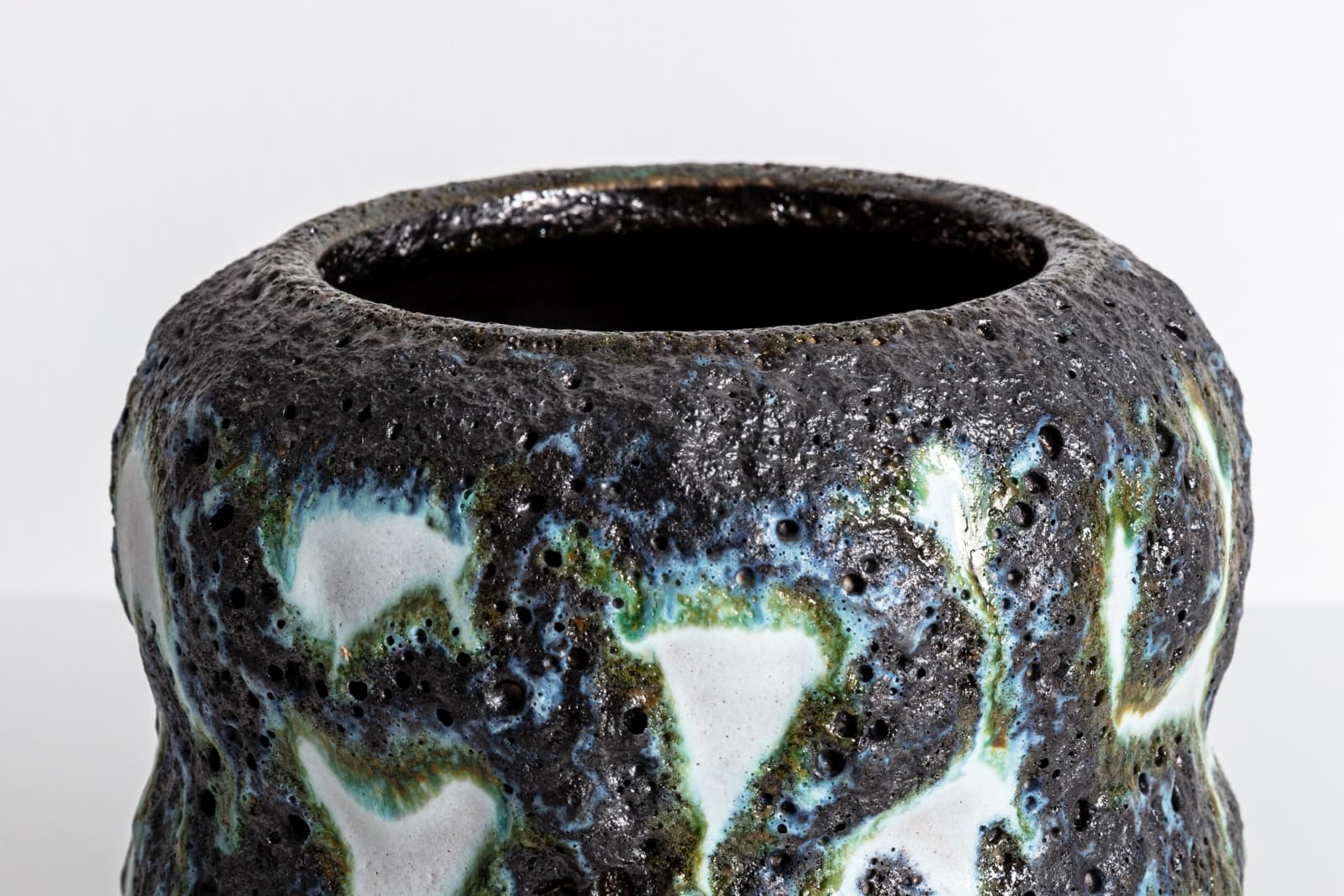 Gary Dipasquale, Black and White Textured Double Gourd Vase