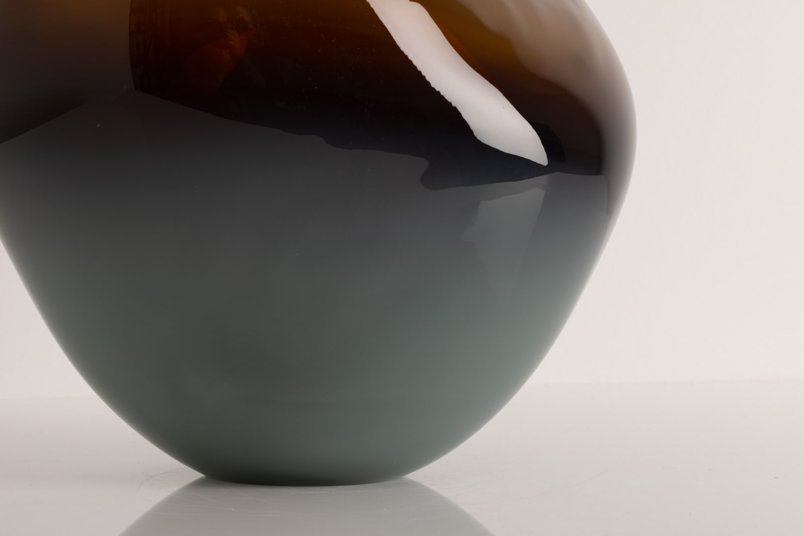 Michèle Oberdieck, Charcoal Amber Vessel