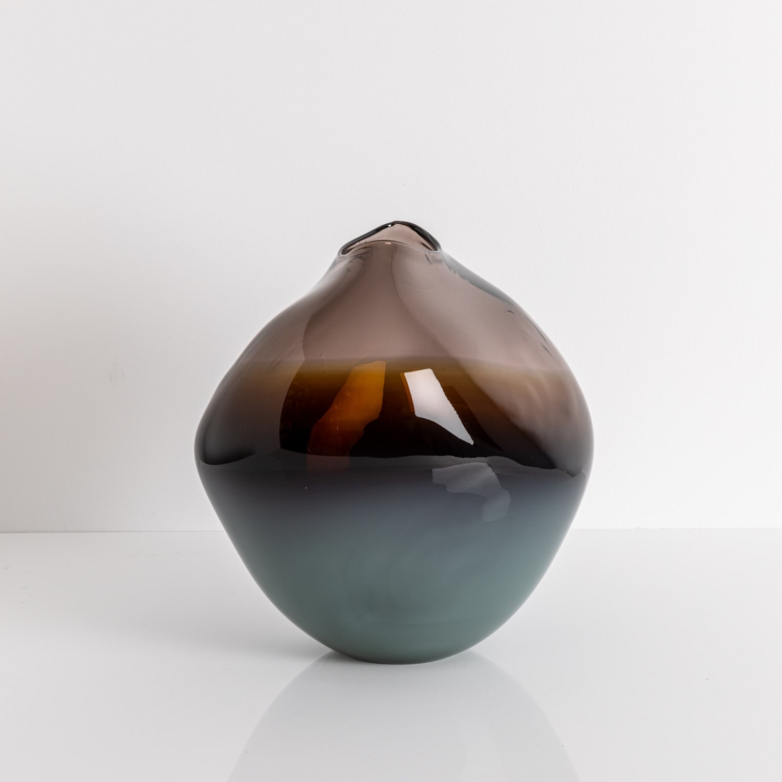 Michèle Oberdieck, Charcoal Amber Vessel