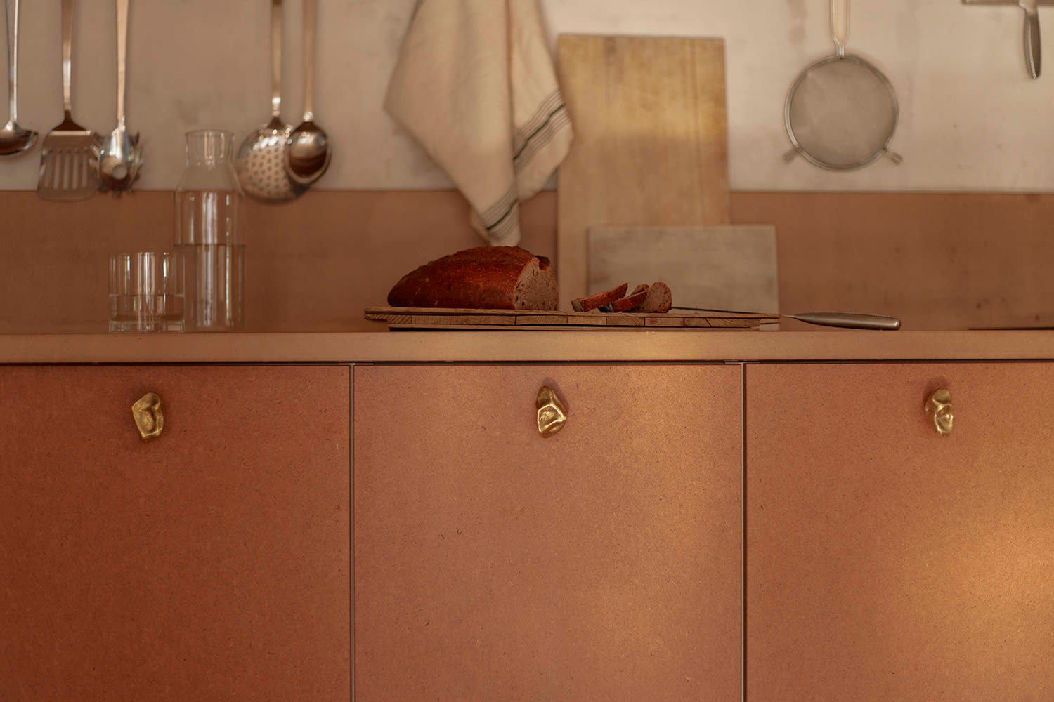 Eva Anna Gulacsi, Subtle Pinch Small Knob/Hook