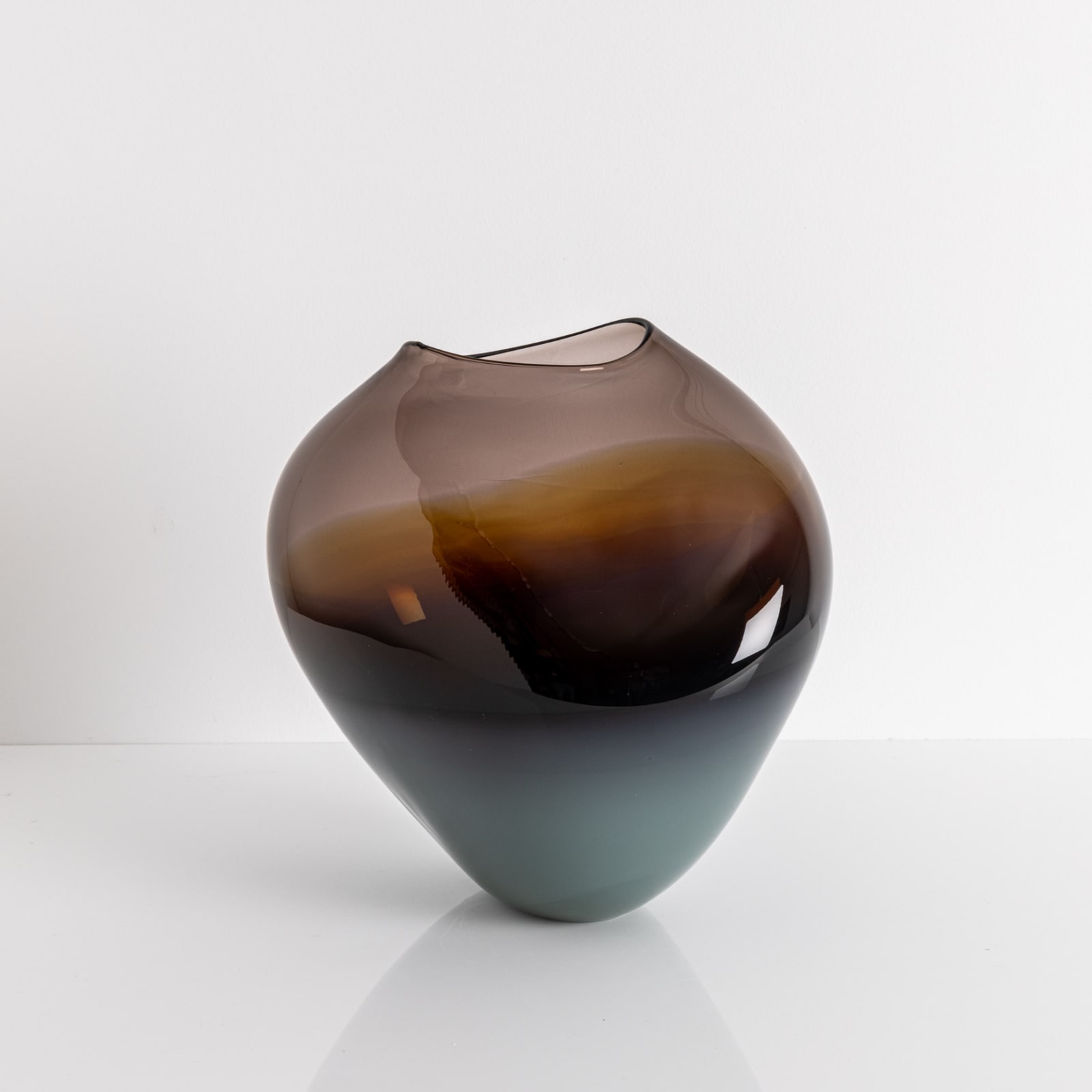 Michèle Oberdieck, Charcoal Amber Vessel