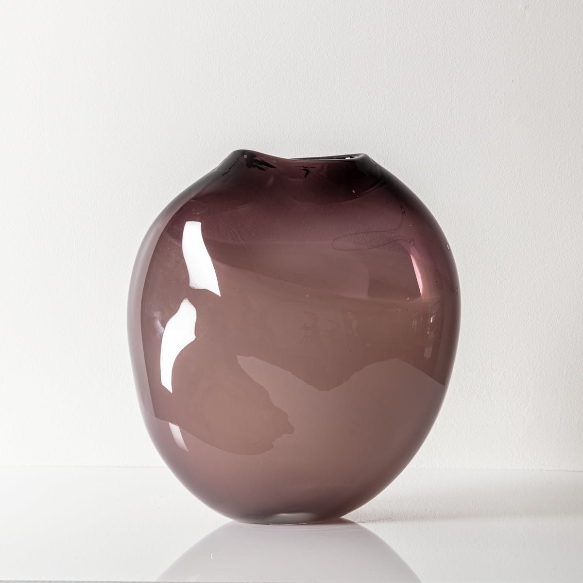 Michèle Oberdieck, Deep Aubergine Vessel
