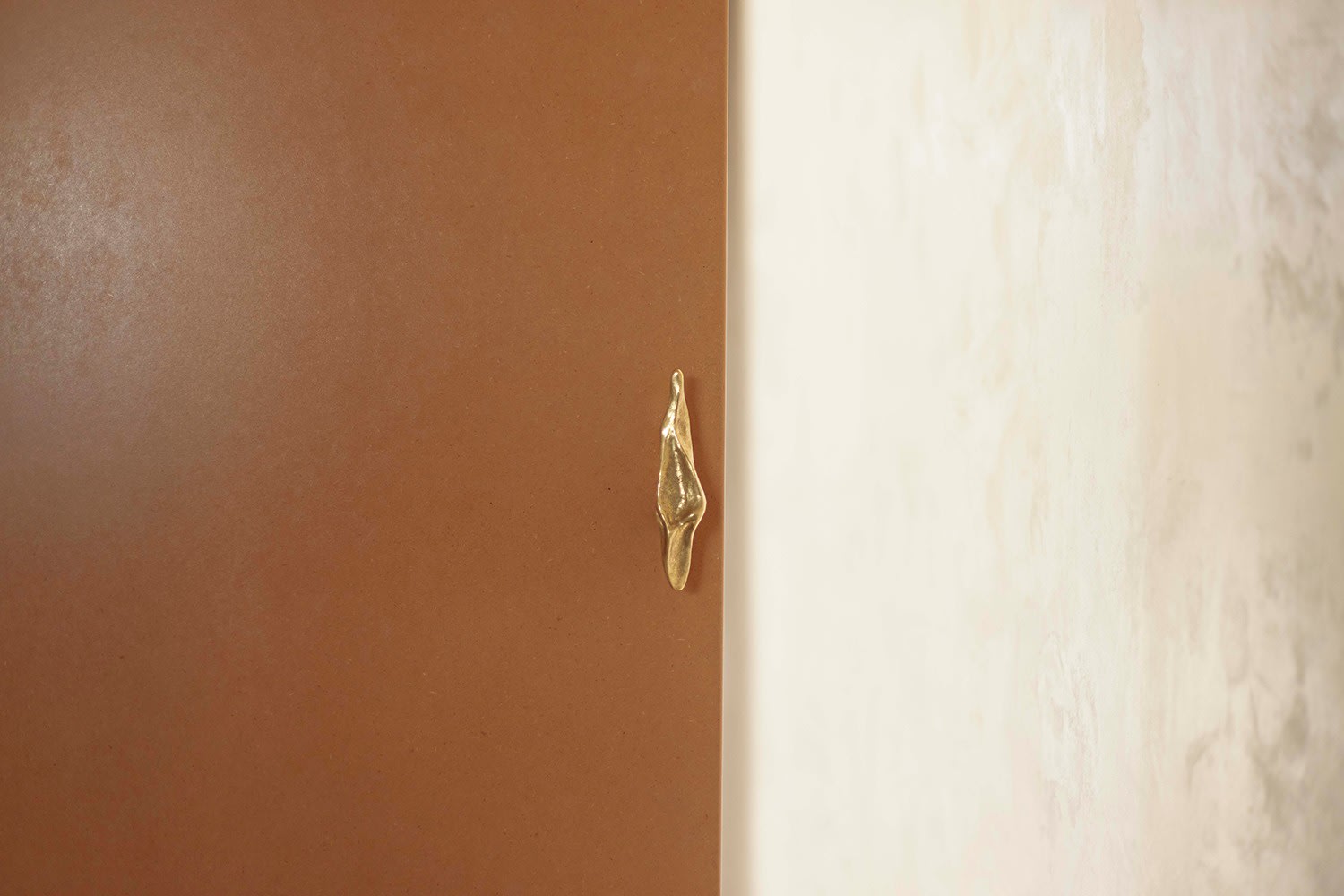 Eva Anna Gulacsi, Gentle Pinch Long Knob (2)
